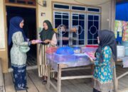 UPT Puskesmas Simpang Gaung Lakukan Pemberian Leaflet Malaria ke Rumah-rumah Warga
