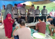 Kapolsek Kempas Bersama Personel Patroli Pasar Kilo 8, Wujudkan Kamtibmas Aman & Kondusif di Awal Tahun Baru 2025