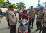 Hari Ke4 Operasi Keselamatan LK 2025, Kapolres Inhil AKBP Farouk Bagikan Helm Gratis kepada Masyarakat