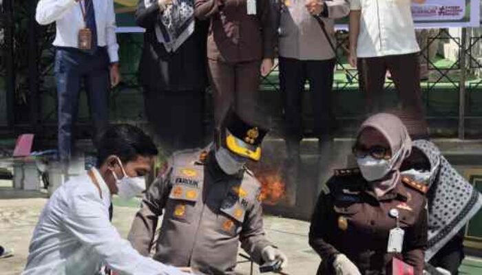 Kejari Inhil Musnahkan Sejumlah Barang Bukti dari 100 Perkara