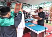 Herwinsyah Dilantik Jadi Kades Sekara, Bupati Herman: ‘Teruslah Berinovasi dan Dorong Ketahanan Pangan’