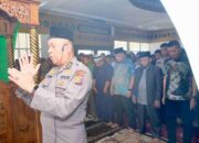 Kapolda Riau Pimpin Sholat Gaib, Doakan Affan Kurnia Driver Ojol Jakarta