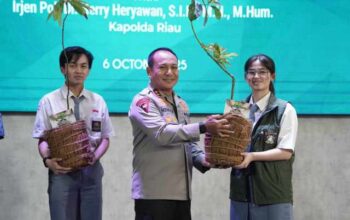 Inspiratif! Kapolda Riau Ajak Pelajar Jadi Penjaga Alam Lewat Green Policing di SMA Darma Yudha