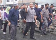 Bupati Herman Tinjau Pasar Terapung Terbakar, Pastikan Penataan Segera!