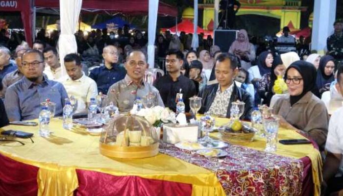 Ribuan Warga Padati Lapangan Gajah Mada, Bupati H. Herman Hadiri Malam Puncak HUT TNI ke-80