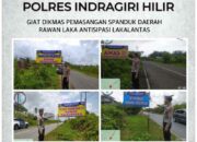 Satlantas Polres Inhil Pasang Spanduk Himbauan di Daerah Rawan Kecelakaan untuk Antisipasi Laka Lantas