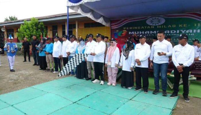 Bupati Herman Lepas Pawai Akbar Milad Muhammadiyah, Ada Aksi Tak Terduga!