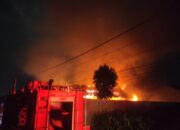 Kebakaran Hebat di Tembilahan, Bangunan Kafe dan Rumah Warga Hangus Terbakar