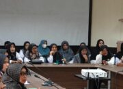 Puluhan Guru Bantu Daerah Kabupaten Indragiri Hilir Adukan Nasibnya ke DPRD Inhil