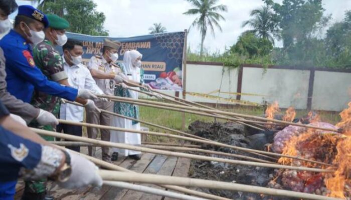 Puluhan Ton Pangan Ilegal Dimusnahkan, Wabup Inhil: Negara Tak Boleh Kalah