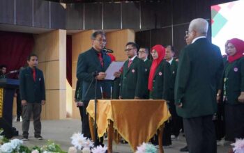 Bupati Herman Tekankan Komitmen Pelayanan Kesehatan saat Pelantikan Pengurus IDI Inhil 2025–2028