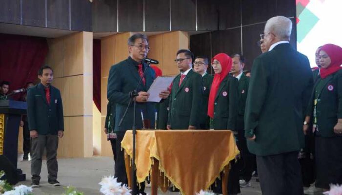 Bupati Herman Tekankan Komitmen Pelayanan Kesehatan saat Pelantikan Pengurus IDI Inhil 2025–2028