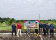 Program Pangan 2026 Digencarkan, Polsek Tempuling Tanam Jagung Bersama Warga