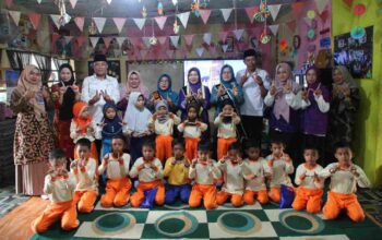 Bunda PAUD Inhil Tinjau Langsung Lingkungan Belajar TK Pertiwi 3 di Desa Bagan Jaya