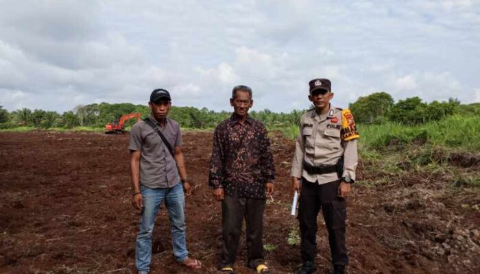 Bhabinkamtibmas Desa Belaras Barat Cek Kesiapan Lahan Jagung Kuartal II untuk Dukung Ketahanan Pangan