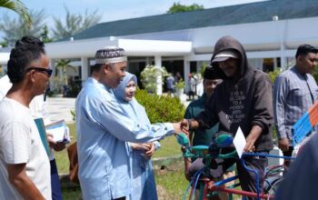Hari Raya Kedua Iduladha, Bupati Herman Sambut Tukang Becak dan Petugas Kebersihan di Kediamannya