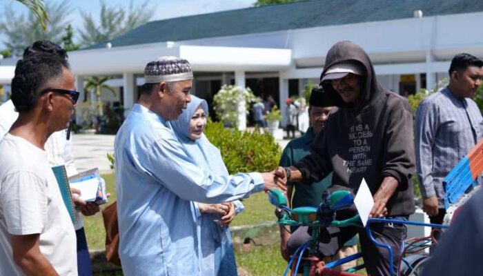 Hari Raya Kedua Iduladha, Bupati Herman Sambut Tukang Becak dan Petugas Kebersihan di Kediamannya