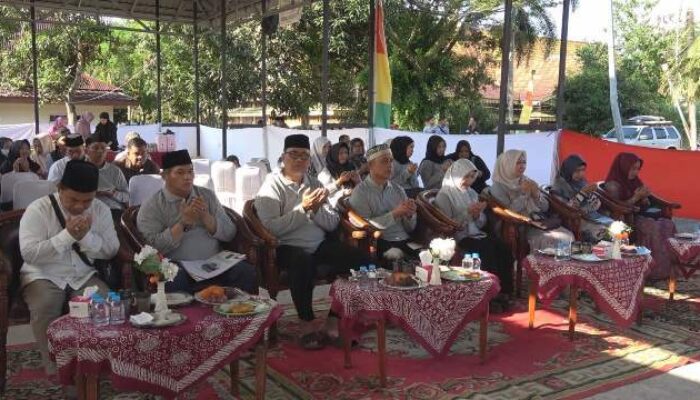 Hadiri Penyembelihan Kurban, Bupati Herman Ajak ASN Peduli Sesama