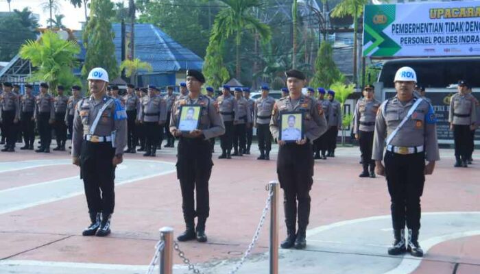 Kapolres Inhil AKBP Farouk Oktora S.H, S.I.K Pimpin Gelar Upacara PTDH Terhadap Dua Personil