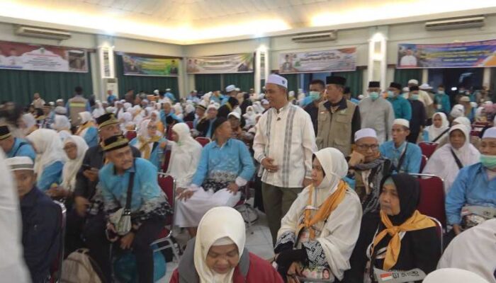 Bupati Herman Sambut Kepulangan 307 Jamaah Haji Inhil di Embarkasi Batam