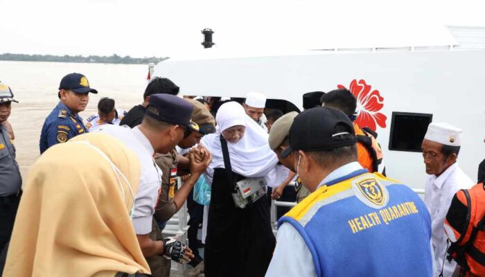 Wabup Yuliantini Sambut Kepulangan Ratusan Jamaah Haji Kloter 7 Asal Inhil