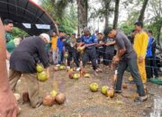 Meriah! Lomba Menyolak Kelapa Warnai Perayaan Milad ke-61 Inhil