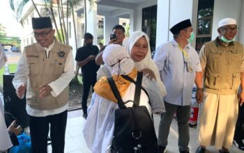 Disambut Wabup Yuliantini, 173 Jemaah Haji Inhil Kembali ke Tanah Air