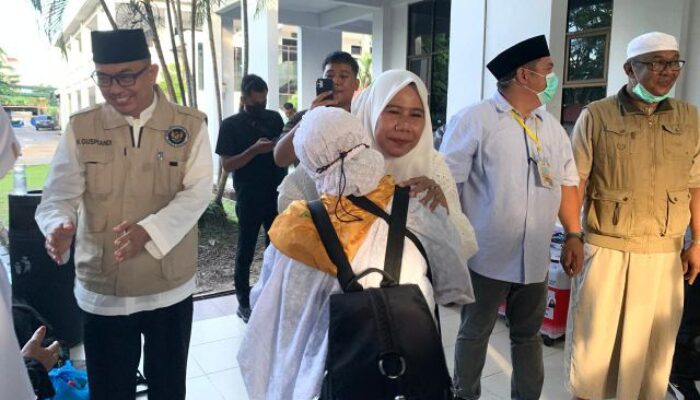 Disambut Wabup Yuliantini, 173 Jemaah Haji Inhil Kembali ke Tanah Air