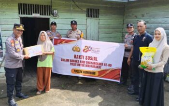 Polsek Kemuning Salurkan Sembako kepada Warga dalam Rangka Hari Bhayangkara ke-80