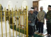 Jelang HUT Inhil ke-61, Bupati Herman Ziarahi Makam Tuan Guru Sapat