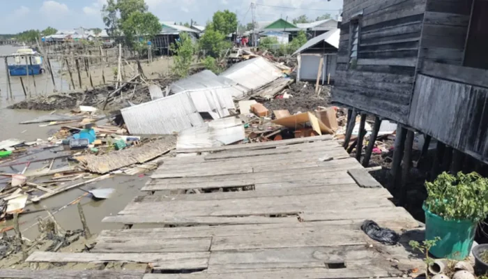 Abrasi Parah di Kuala Enok, 7 Rumah Terdampak dan Jalan Jerambah Ambruk
