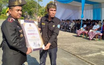 Di Hari Bhayangkara, Kapolres Inhil dan Kasat Res Narkoba Terima Penghargaan GRANAT