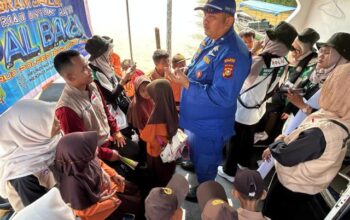 Kapal Baca Berlayar ke Desa Bantalan, Anak-anak Pesisir Antusias Sambut Program Literasi JALUR