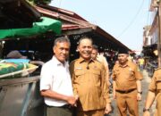 Bupati Herman Tinjau TPS Pedagang Yos Sudarso, Percepat Relokasi Demi Kelancaran Pembangunan Pasar Rakyat