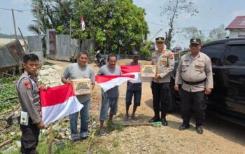 Merah Putih Berkibar, Mangrove Ditanam: Polsek KSKP Tembilahan Rayakan Kemerdekaan dengan Aksi Nyata