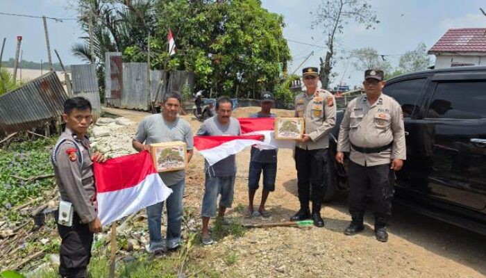 Merah Putih Berkibar, Mangrove Ditanam: Polsek KSKP Tembilahan Rayakan Kemerdekaan dengan Aksi Nyata