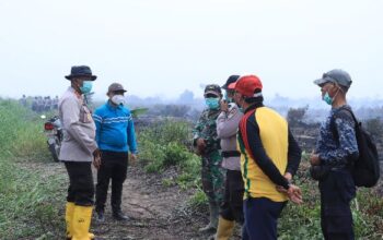 Kapolres Inhil Pimpin Pemadaman dan Pendinginan Hotspot di Desa Kayu Raja