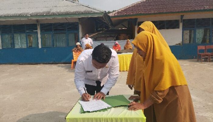 Tanamkan Jiwa Kemanusiaan Sejak Dini, PMR SMPN 1 Concong Luar Resmi Dikukuhkan