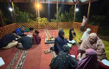 Magrib Mengaji di Pondok Al-Insyirah, Polsek Tembilahan Hulu Tanamkan Iman dan Cinta Lingkungan Sejak Dini