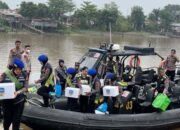 Sambut Hari Jadi Polwan ke-78, Polisi Turun ke Sungai Duku Bagikan Sembako dan Layani Warga