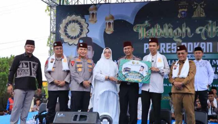 UAS Hadir di Tabligh Akbar Polres Rohil, Pesan Jaga Lingkungan Menggema