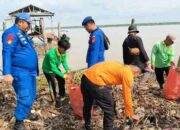Bersih-bersih Sungai di Tembilahan, Satpolairud Libatkan Warga Pesisir