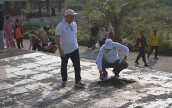 Jumat Pagi, Sekda Inhil dan OPD Gotong Royong di Islamic Center