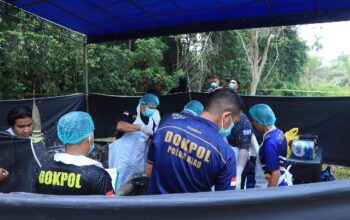 Polres Inhil Dampingi Ekshumasi Jenazah (E. S) , Tim Forensik Lakukan Autopsi