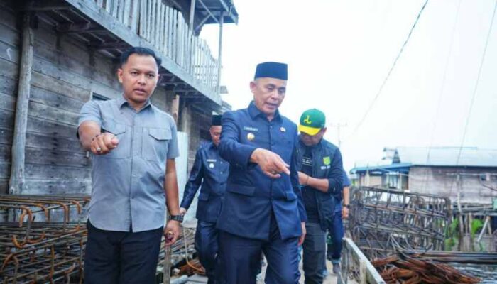 Tinjau Pembangunan Jerambah Khairiah Mandah–Igal, Bupati Herman Pastikan Kualitas Pekerjaan