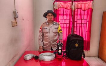 Kreatif! Bhabinkamtibmas Kuala Gaung Sulap Motor Dinas Jadi Alat Pemadam Portabel