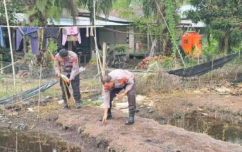 Wujudkan Swasembada Pangan, Kapolsek KSKP Tembilahan Pimpin Penanaman Jagung