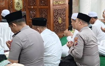 Polres Inhil Gelar Sholat Jumat Keliling dan Jumat Curhat, Perkuat Kedekatan dengan Masyarakat
