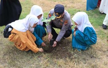 Polres Inhil Bersama Masyarakat Tanam Pohon, Wujudkan Lingkungan Asri dan Lestarikan Alam